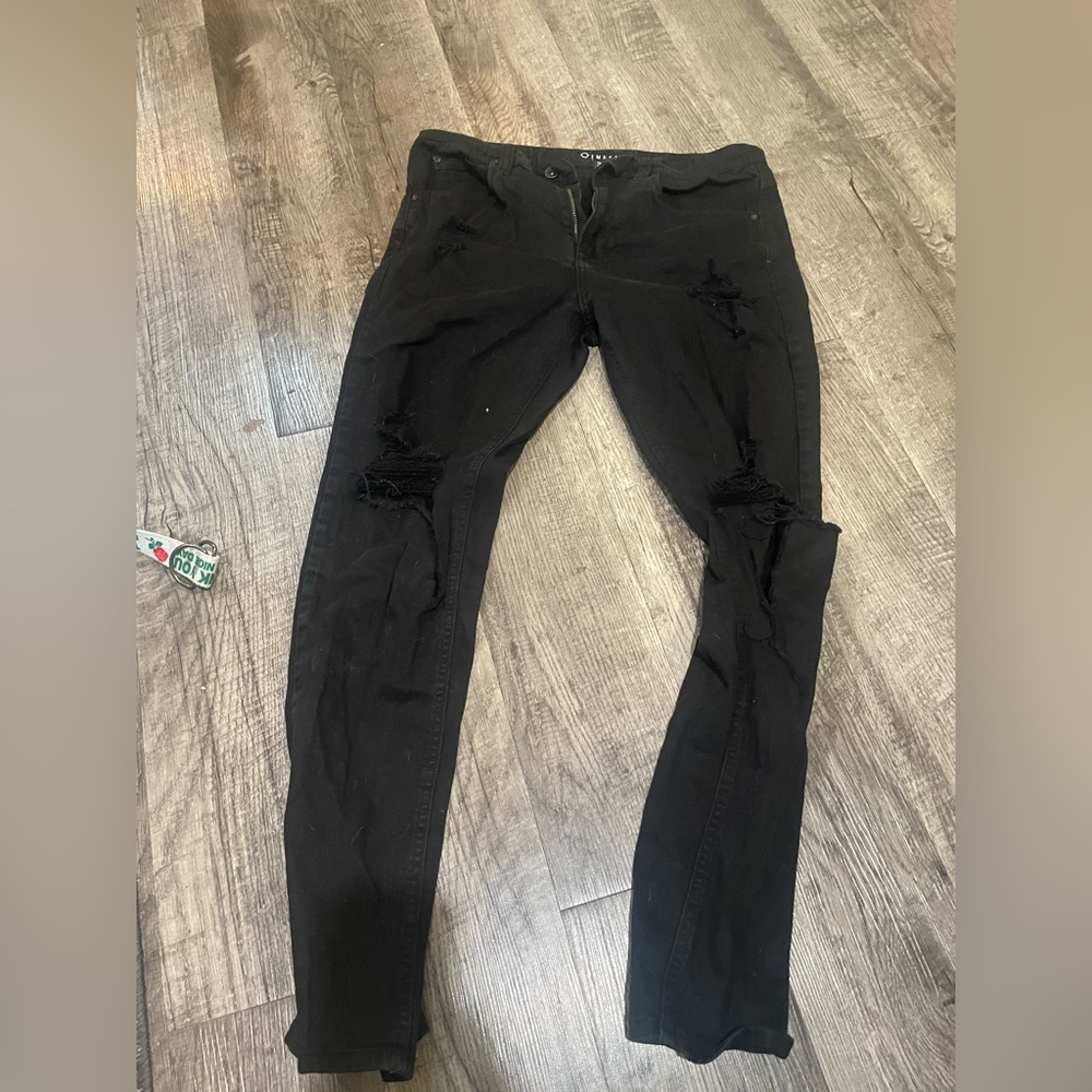 Black ripped skinny jeans